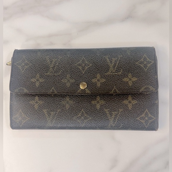 Louis Vuitton Handbags - Louis Vuitton Monogram Sarah Wallet